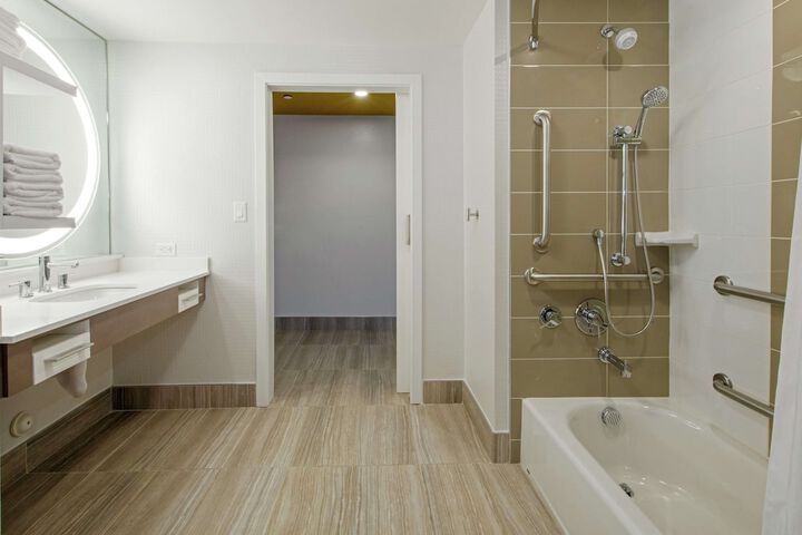 Room 32 of 53