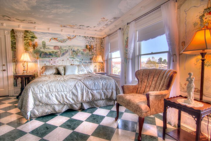 Gingerbread Mansion Inn