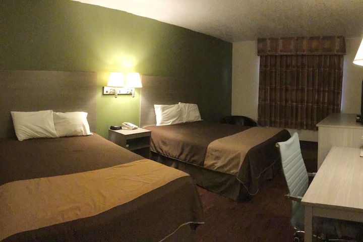 Room 6 of 16