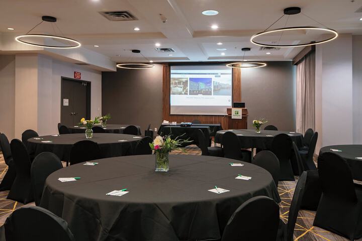 Holiday Inn Hotel & Suites Kamloops by IHG