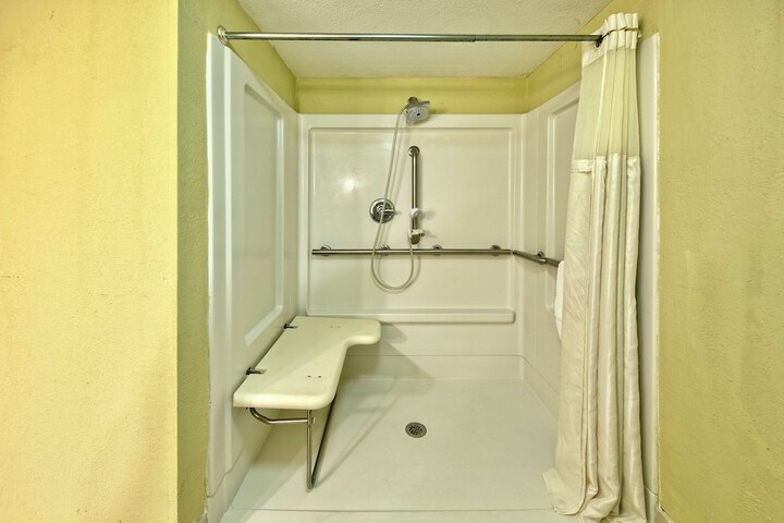 Room 18 of 65