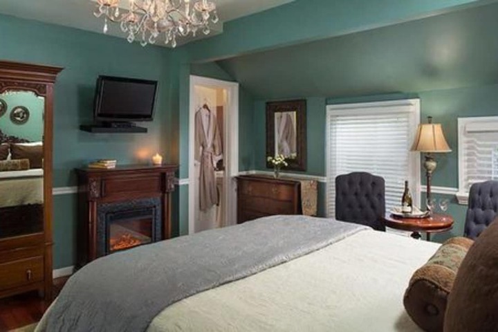 Room 127 of 158