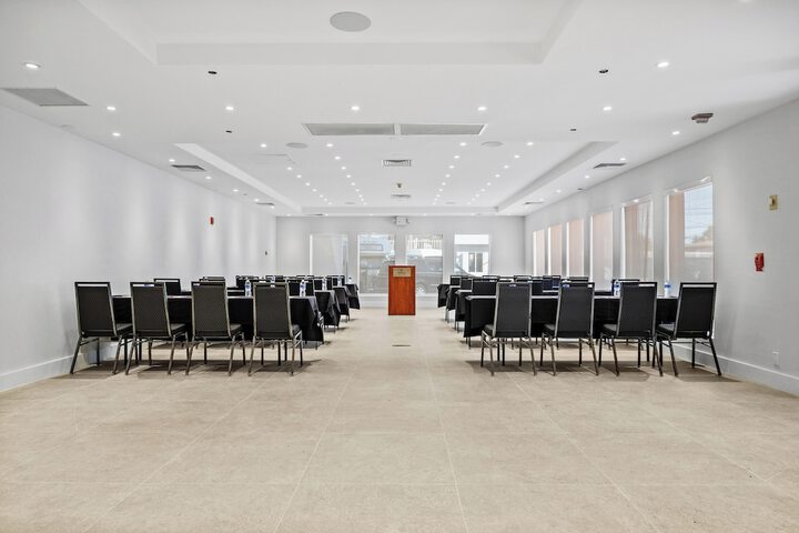 DoubleTree by Hilton New York JFK Airport