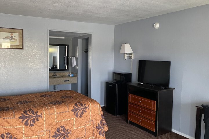Room 9 of 12