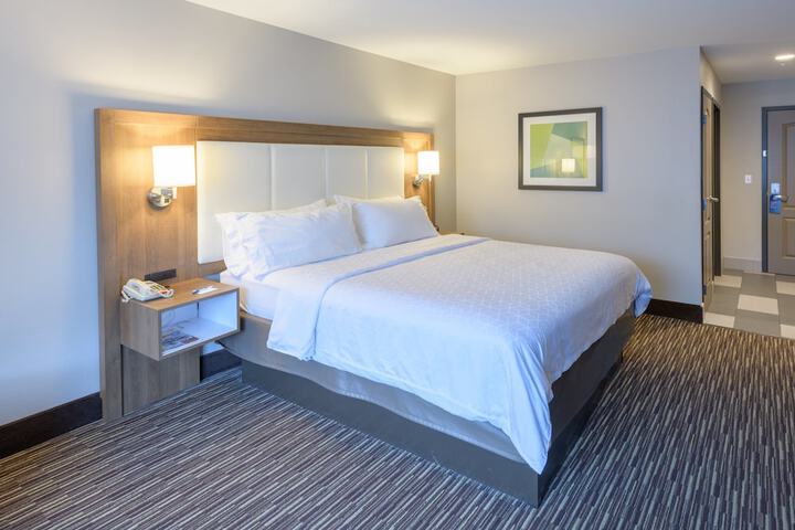 Room 21 of 34