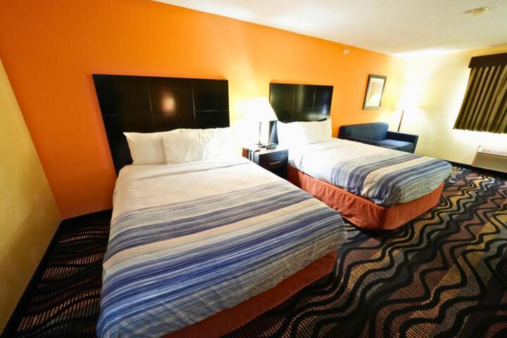 Rock Island Inn & Suites Streator IL