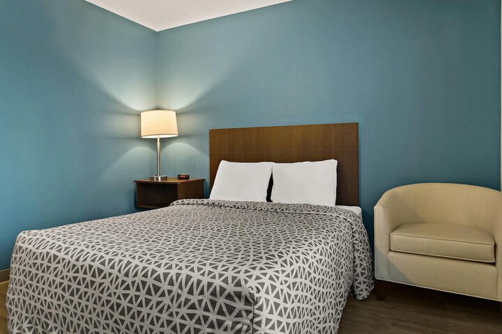 Woodspring Suites East Lansing - University Area