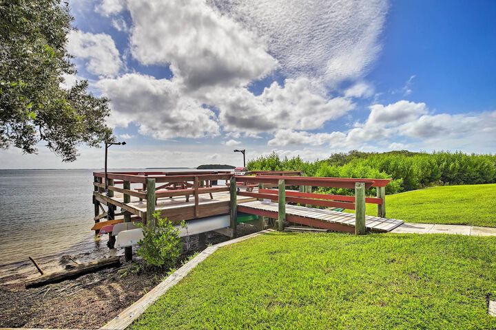 Balcony & Pool: Gulfview Tierra Verde Escape!