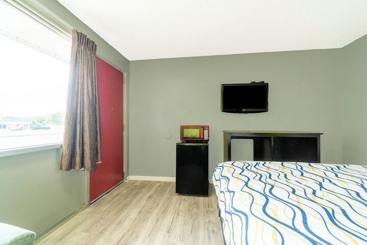 Room 52 of 76
