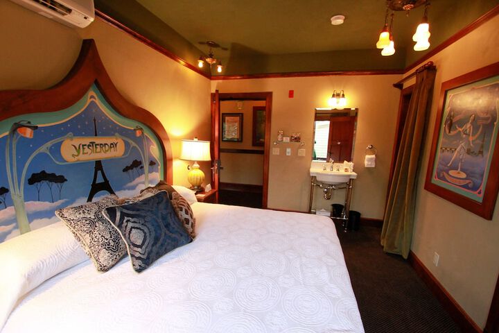 Room 35 of 74