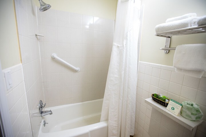 Relax Inn & Suites