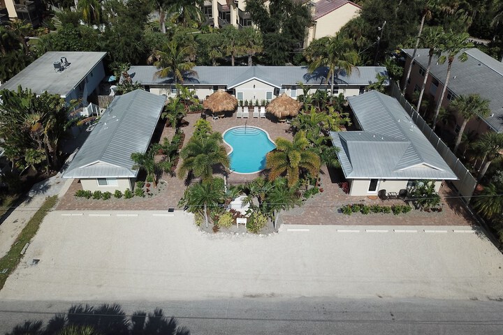 Twin Palms at Siesta