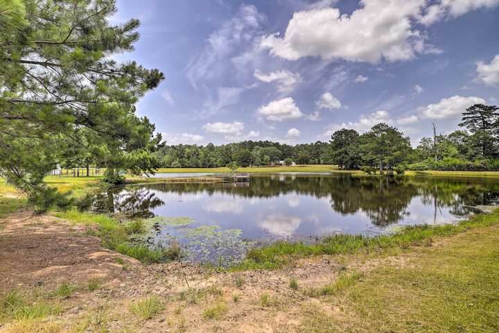 Stylish Woodville Cabin: Fishing Dock Access!