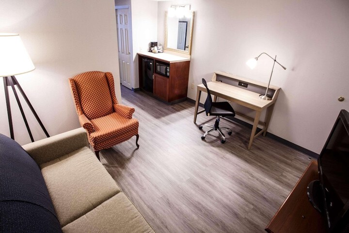 Country Inn & Suites by Radisson Harrisburg West Mechanicsburg
