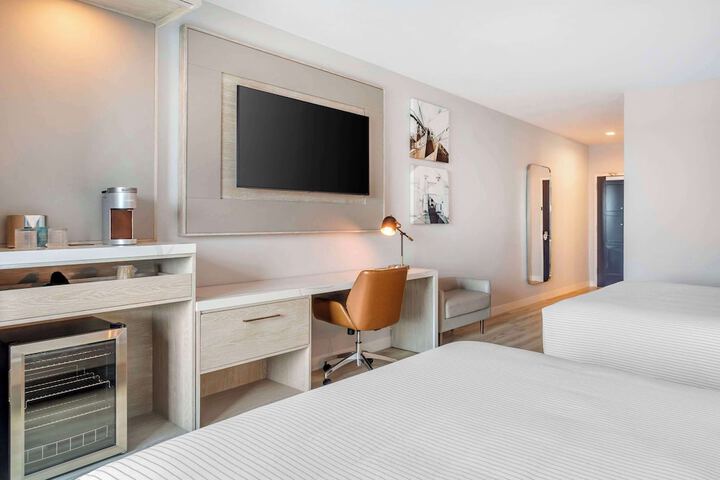 Room 28 of 61