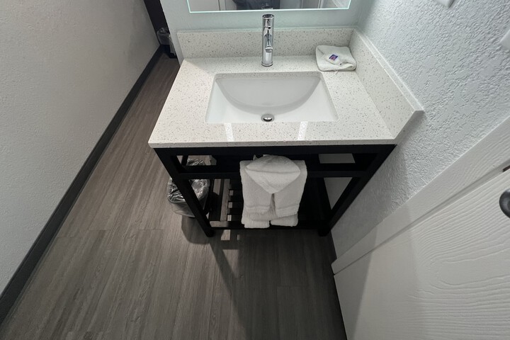 Room 18 of 28