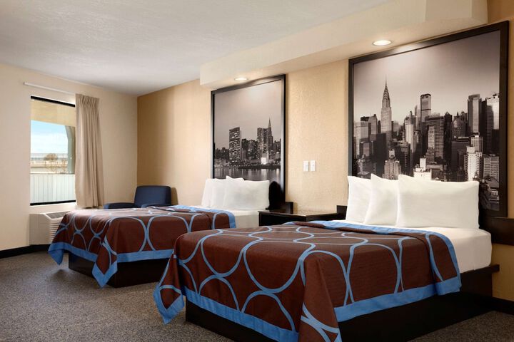 Room 14 of 16