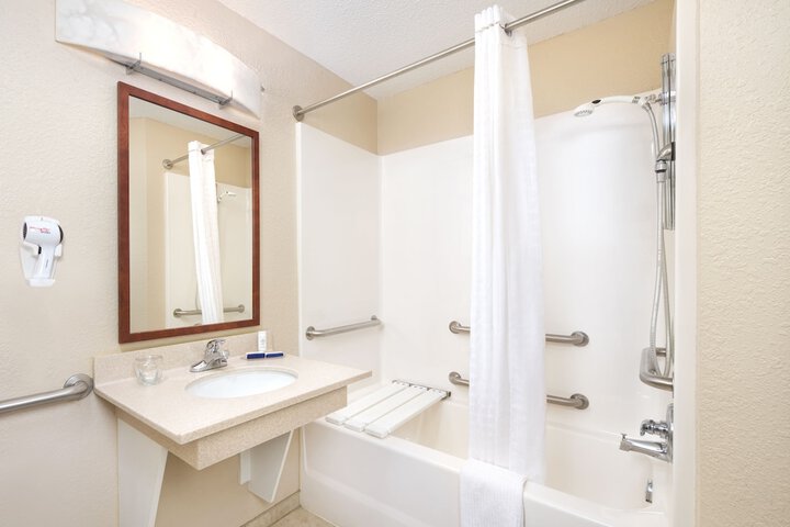 Room 15 of 32