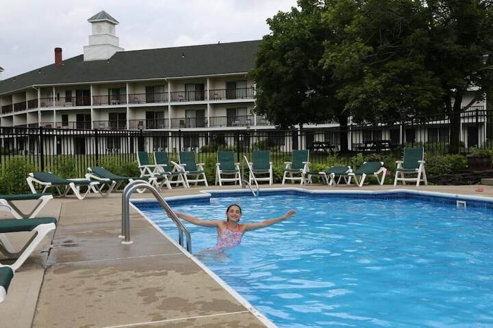 Pool 11 of 37