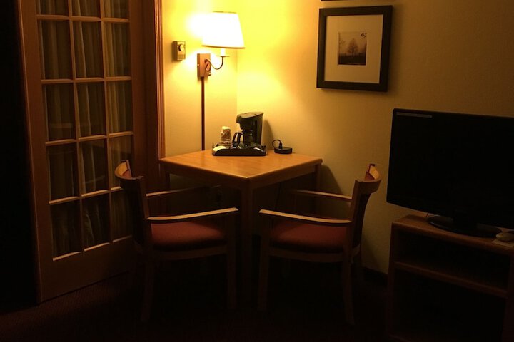 Moose Lake Lodge & Suites