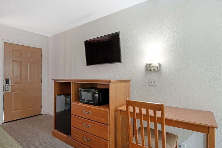 Room 17 of 30