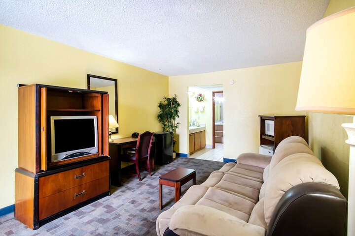 OYO Hotel Hutchinson KS West 4th Ave