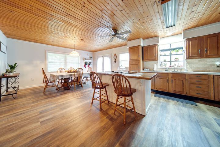 North Jackson Vacation Rental w / Wraparound Deck!