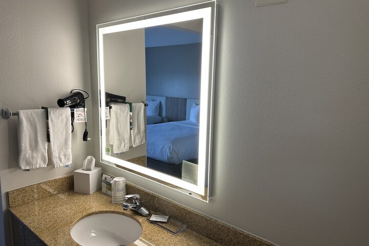 Room 18 of 83