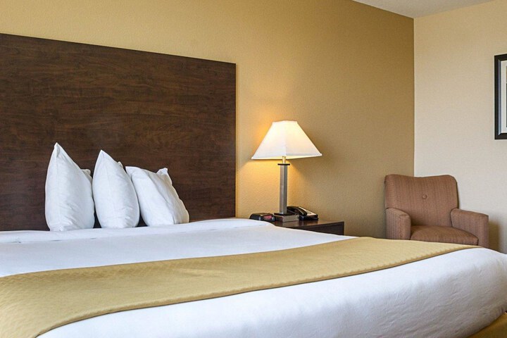 Quality Inn & Suites Minot North
