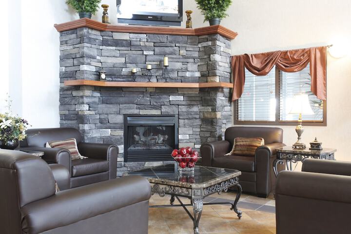 Pomeroy Inn & Suites Hotel Dawson Creek