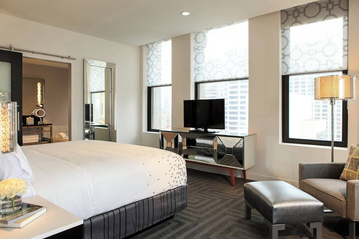 Renaissance Cincinnati Downtown Hotel