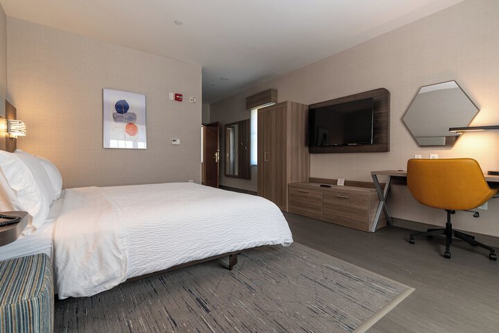 Room 28 of 76