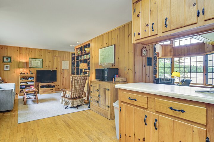 Lakefront Escape w / Deck & Kayaks in Lovell!