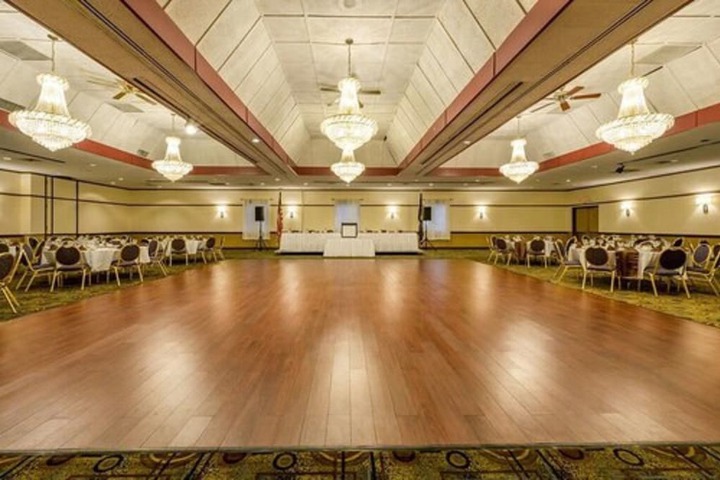 Ballroom/Hall 39 of 45