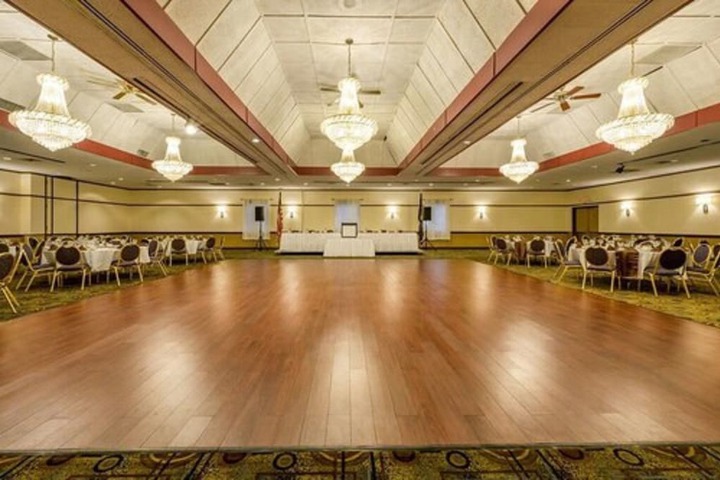 Ballroom/Hall 35 of 43