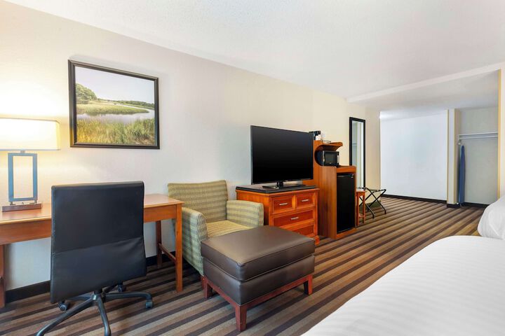 Room 8 of 33