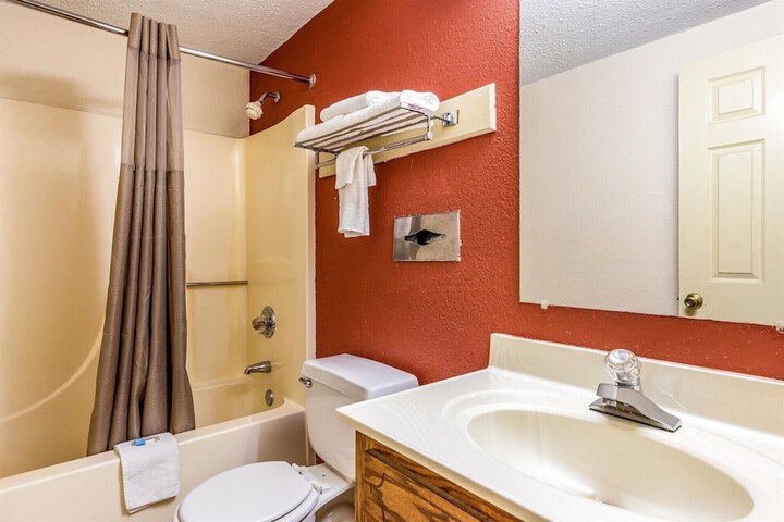 Motel 6 Gatlinburg TN - Smoky Mountains