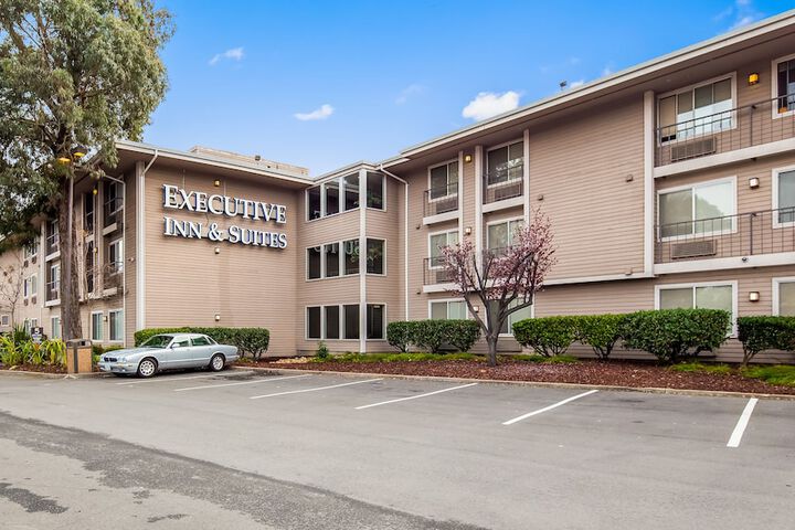 Executive Inn & Suites Embarcadero Cove