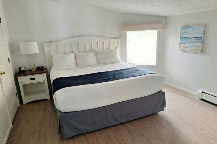 Pointes North Beachfront Hotel – 2 Person Spa Tub Studios