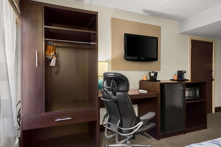 Room 18 of 33