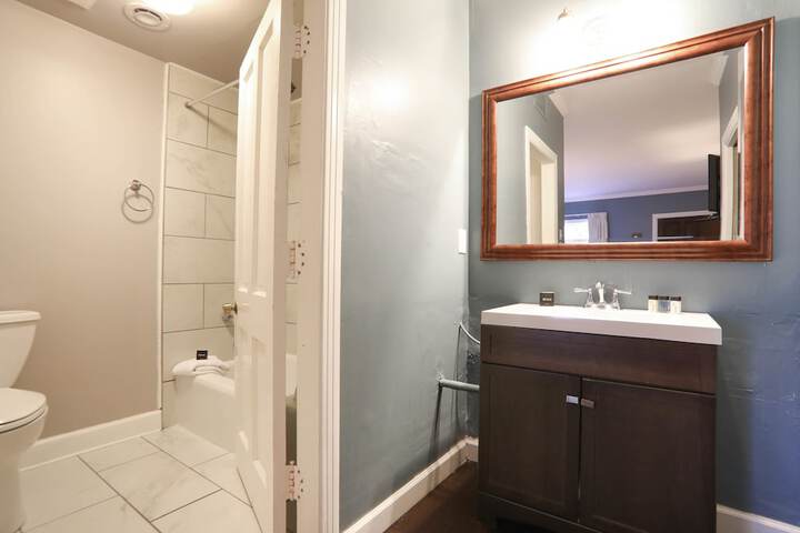 Room 33 of 52