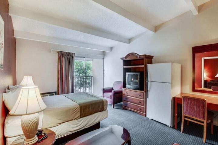 Room 12 of 23