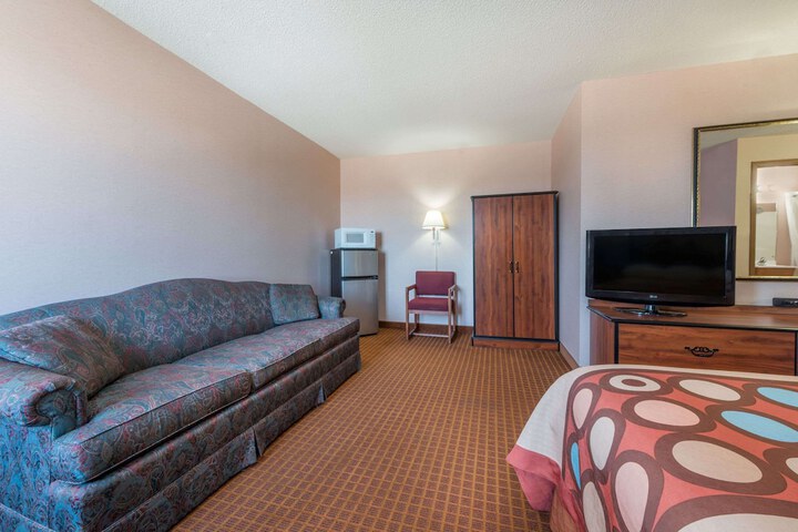 Room 12 of 17