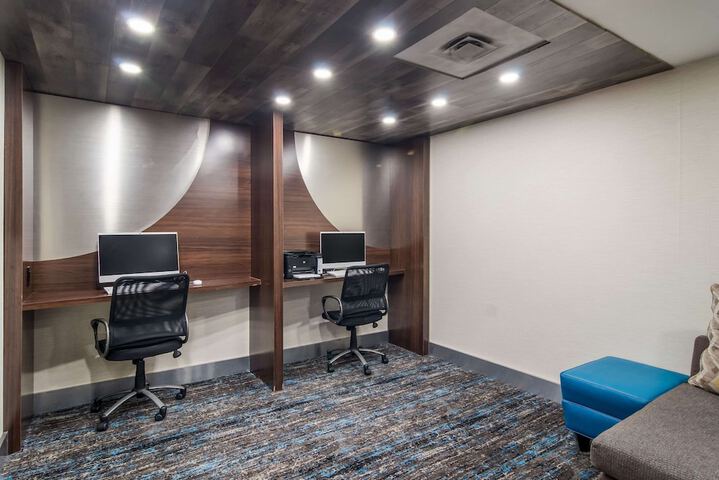 Business Center 43 of 43