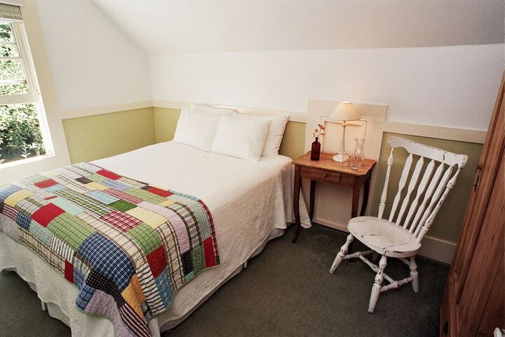 Room 11 of 32