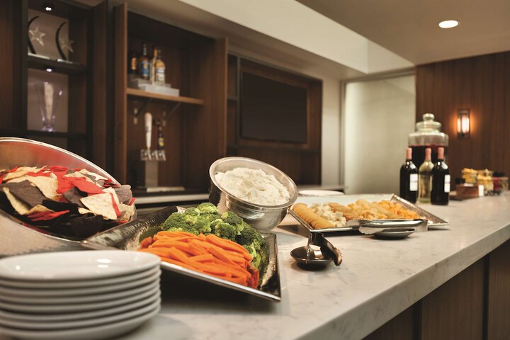 Dining 66 of 88