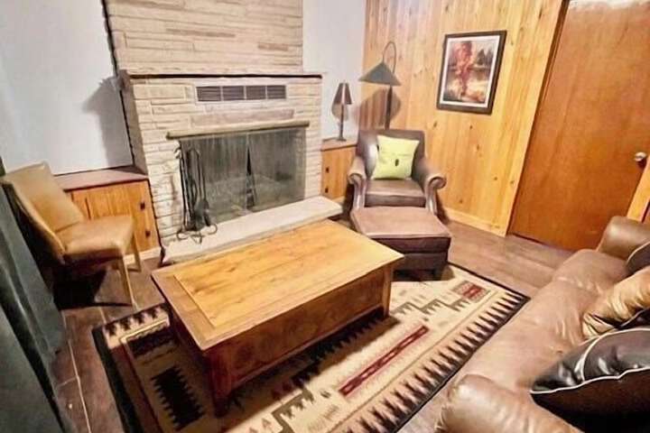 Cozy Cabin Retreat in Midway