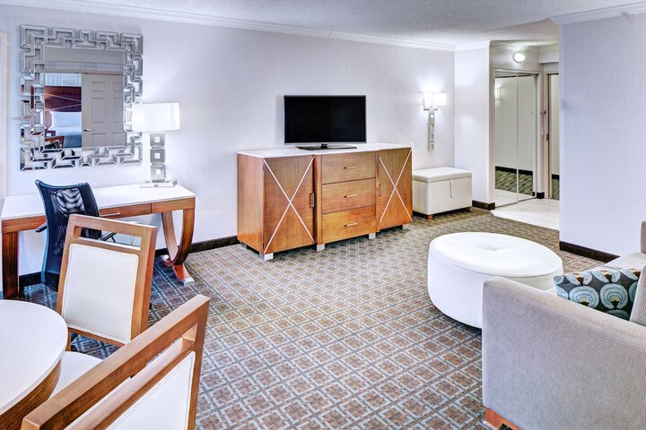 Room 8 of 33
