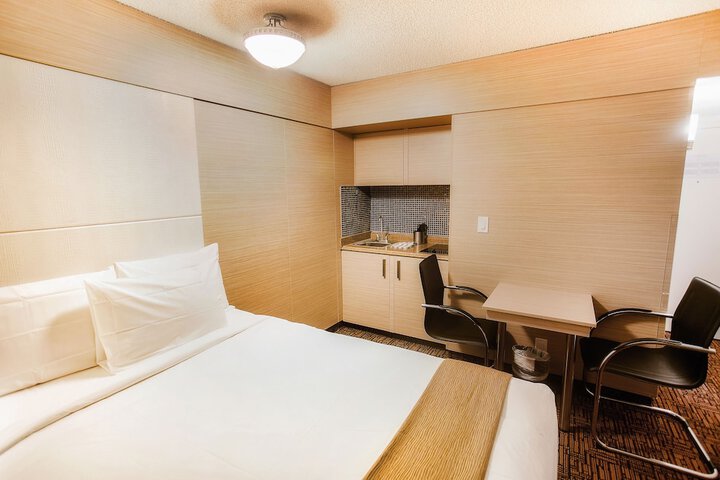 Room 17 of 35