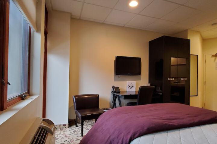 Lowell Inn